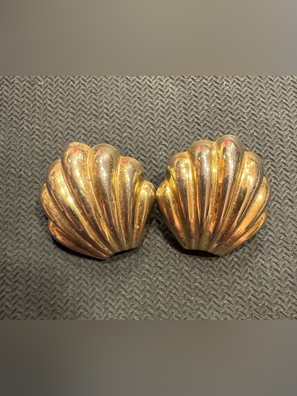 Vintage Gold Tone Shell Clip on Earrings